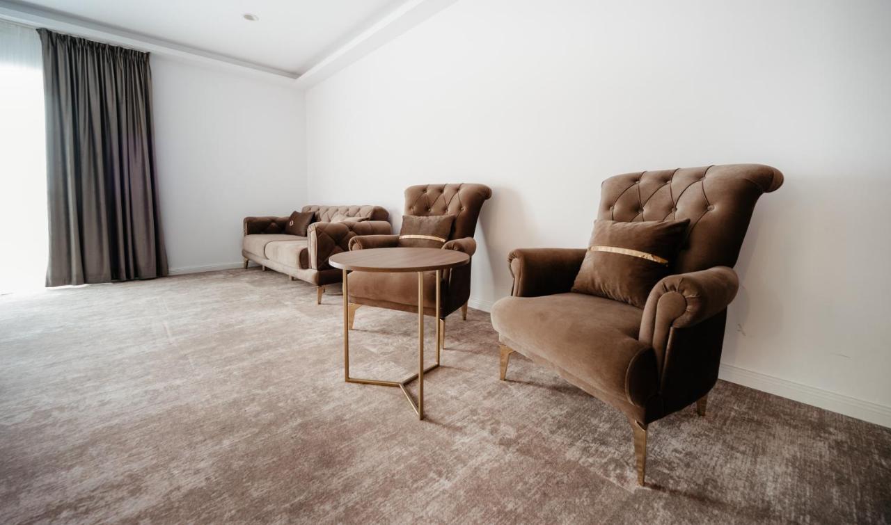 Hotel Ariata Scheia Екстериор снимка