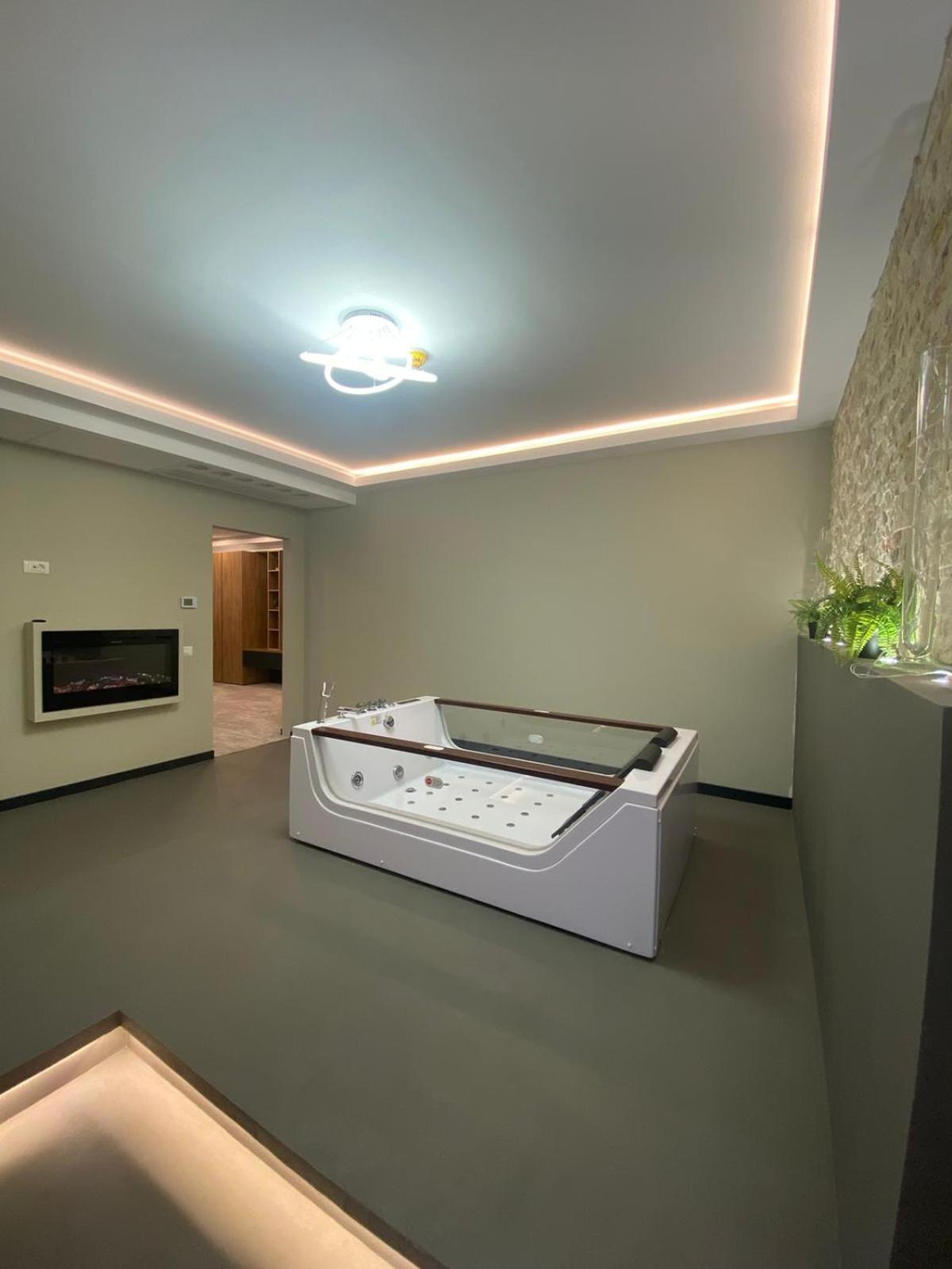 Hotel Ariata Scheia Екстериор снимка